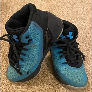 Boys Under Armour gym shoes size 13.5
